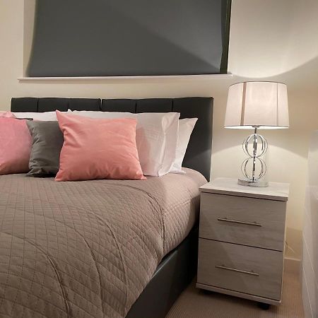 Amazing 2 Bed 2 Bath Private Apartment Watford  Eksteriør billede
