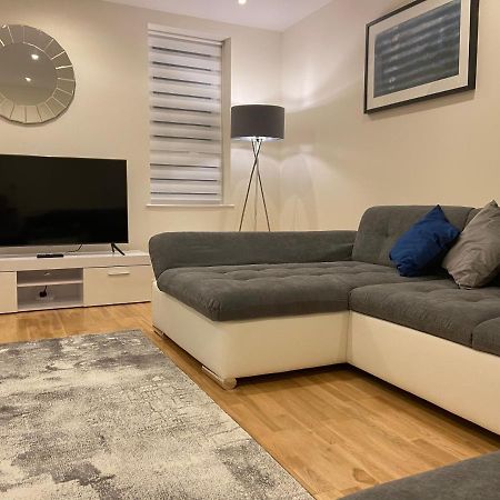 Amazing 2 Bed 2 Bath Private Apartment Watford  Eksteriør billede