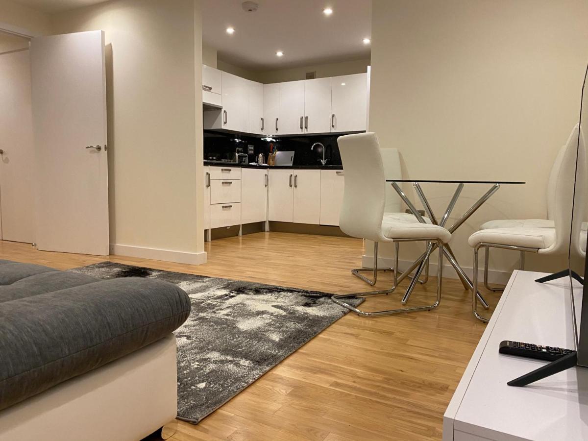 Amazing 2 Bed 2 Bath Private Apartment Watford  Eksteriør billede